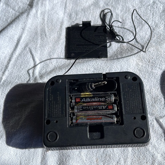 2 alarm clocks! - Picture 6 of 7